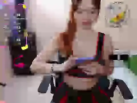 Snapshot of miss_tinnymafe chatting on 09/18/25, 03:42 miss tinnymafe online show from 09/18/25, 03:42