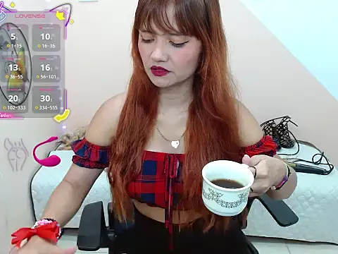 Snapshot of miss_tinnymafe chatting on 09/26/25, 04:08 miss tinnymafe online show from 09/26/25, 04:08