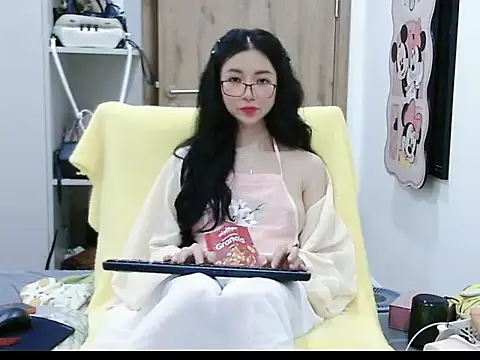 Snapshot of Cute_Ruby01 chatting on 04/04/26, 01:28 Cute Ruby01 online show from 04/04/26, 01:28