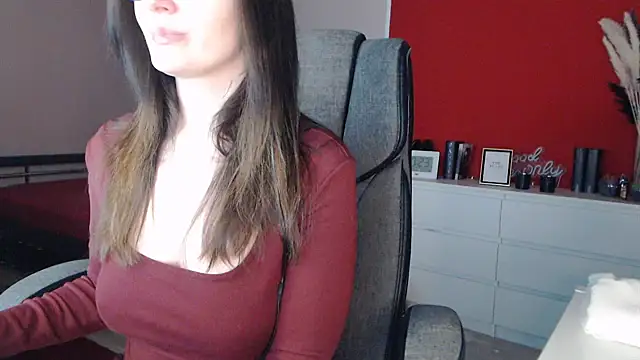 Snapshot of Alina_Lamour chatting on 02/15/26, 07:24 Alina Lamour online show from 02/15/26, 07:24