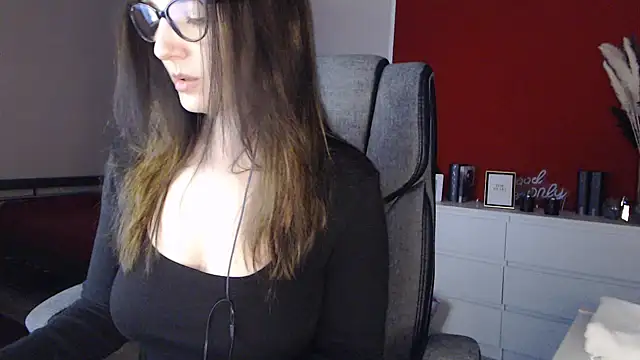 Snapshot of Alina_Lamour chatting on 03/03/26, 07:10 Alina Lamour online show from 03/03/26, 07:10