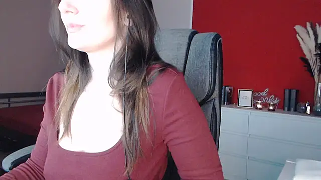 Snapshot of Alina_Lamour chatting on 02/28/26, 06:18 Alina Lamour online show from 02/28/26, 06:18