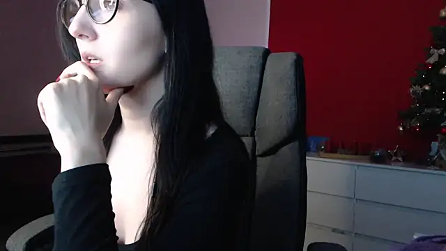 Snapshot of Alina_Lamour chatting on 12/16/24, 12:26 Alina Lamour online show from 12/16/24, 12:26
