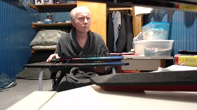 Snapshot of Vgy67Z95 chatting on 10/15/25, 03:42 Vgy67Z95 online show from 10/15/25, 03:42