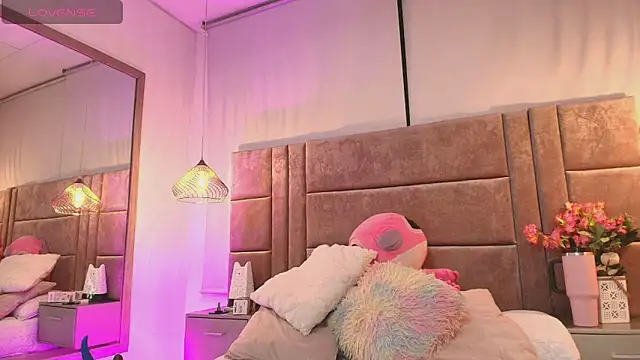 Snapshot of Vivi_prinncess chatting on 05/31/26, 12:16 Vivi prinncess online show from 05/31/26, 12:16
