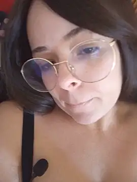 Snapshot of NinaSweet2 chatting on 05/28/26, 04:46 NinaSweet2 online show from 05/28/26, 04:46