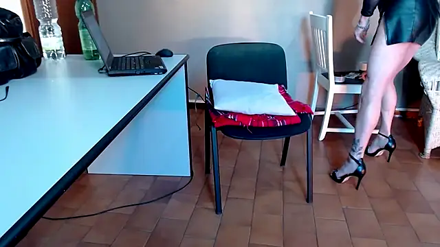 Miss-Mikaele online show from 11/28/25, 02:28