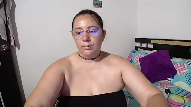Snapshot of sexxy_ticki chatting on 09/17/25, 10:01 sexxy ticki online show from 09/17/25, 10:01