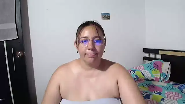 Snapshot of sexxy_ticki chatting on 09/18/25, 10:24 sexxy ticki online show from 09/18/25, 10:24