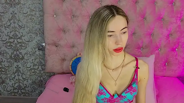 Snapshot of Akilla_Queen chatting on 07/13/26, 01:49 Akilla Queen online show from 07/13/26, 01:49