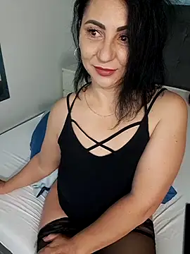 Snapshot of charrlote_love chatting on 06/11/26, 03:03 charrlote love online show from 06/11/26, 03:03