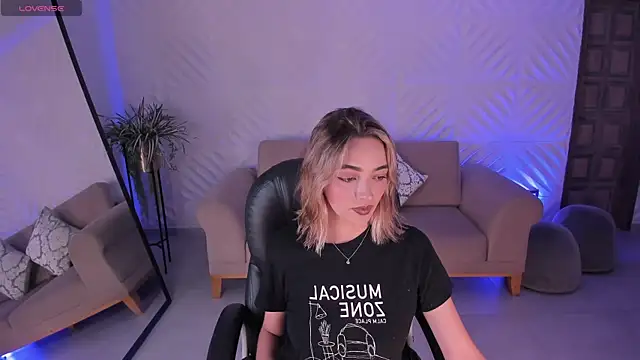 MelissaMoore  online show from 11/11/25, 02:39