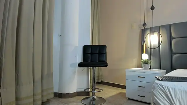 AGATHAA WHITE online show from 11/04/25, 11:47