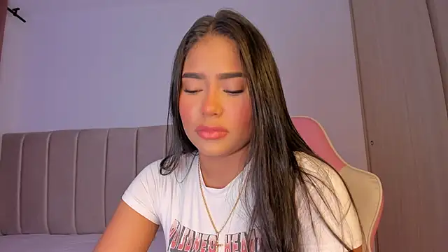 isa bunny online show from 10/25/25, 02:22