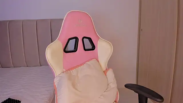 isa bunny online show from 11/06/25, 02:48