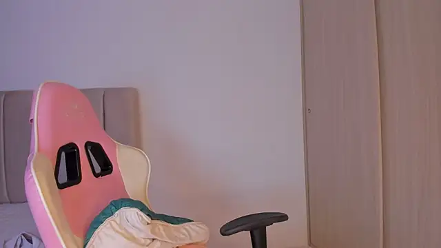 isa bunny online show from 11/01/25, 03:02