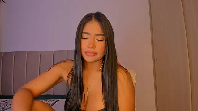 isa bunny online show from 11/18/25, 04:16