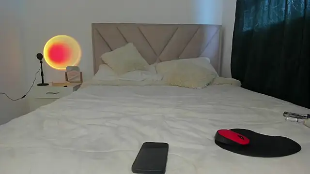 Dephne   online show from 09/29/25, 08:03