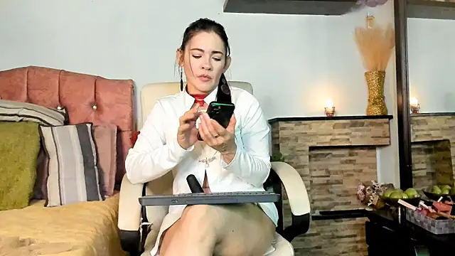 Carla expit online show from 11/05/25, 11:30