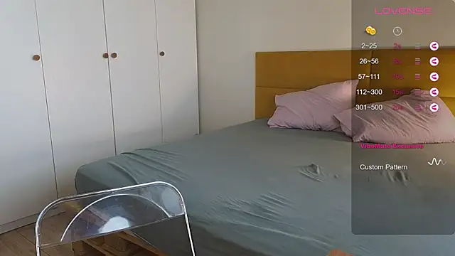 AliceKingsleigh online show from 11/30/25, 06:25