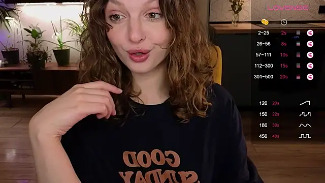 Snapshot of AliceKingsleigh chatting on 03/04/25, 06:07 AliceKingsleigh online show from 03/04/25, 06:07