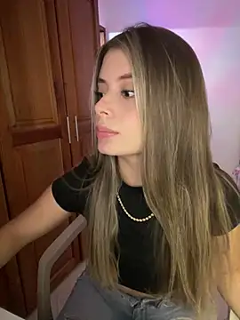 Snapshot of Miss_valeriaa chatting on 03/15/25, 03:59 Miss valeriaa online show from 03/15/25, 03:59
