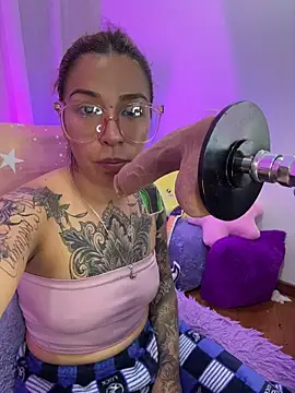 Snapshot of _antonella_dreamss chatting on 06/19/26, 07:52 antonella dreamss online show from 06/19/26, 07:52