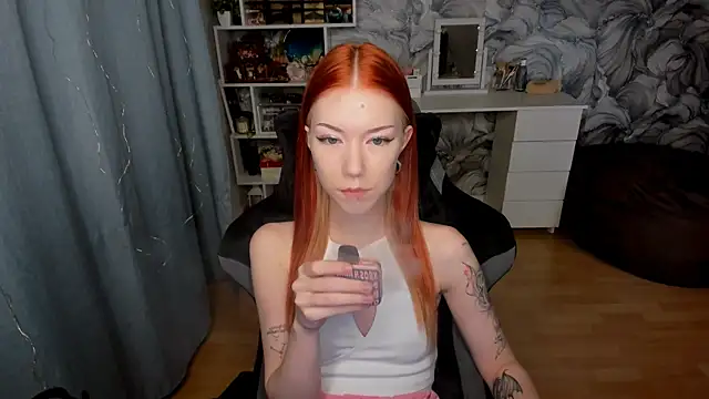 Snapshot of litl_Mia chatting on 09/15/25, 02:17 litl Mia online show from 09/15/25, 02:17