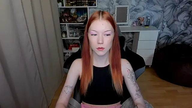 Snapshot of litl_Mia chatting on 10/13/25, 03:24 litl Mia online show from 10/13/25, 03:24