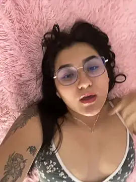 Snapshot of yessi_rose chatting on 10/11/25, 02:56 yessi rose online show from 10/11/25, 02:56