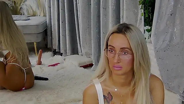 IsabelleEthan online show from 11/11/25, 01:55