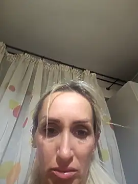 IsabelleEthan online show from 11/18/25, 05:16