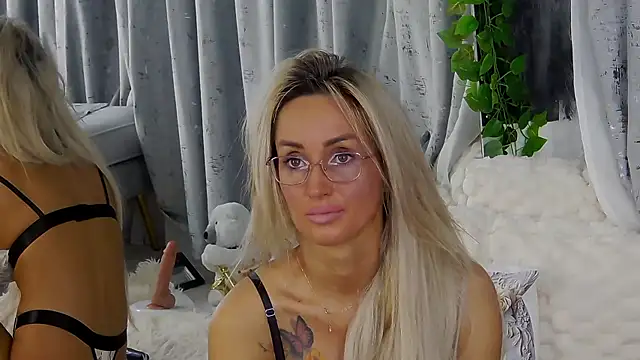 IsabelleEthan online show from 12/14/25, 02:18