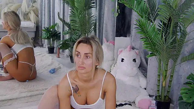 Snapshot of IsabelleEthan chatting on 06/30/26, 12:32 IsabelleEthan online show from 06/30/26, 12:32