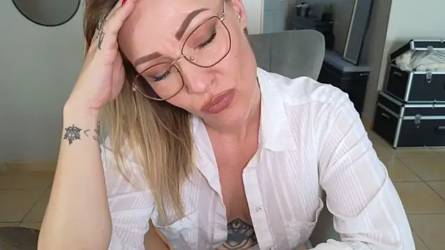 Sacha-xx online show from 02/09/26, 12:47