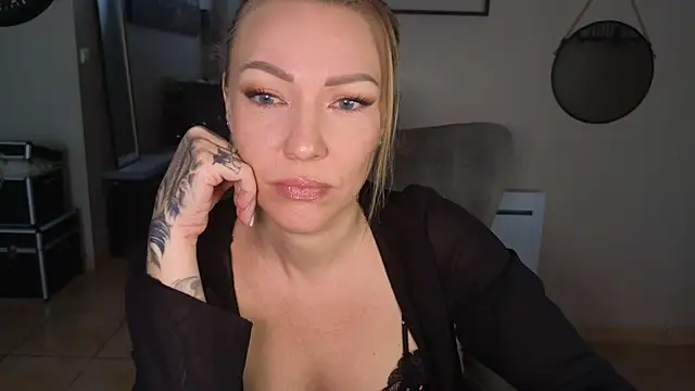 Sacha-xx online show from 02/19/26, 08:44