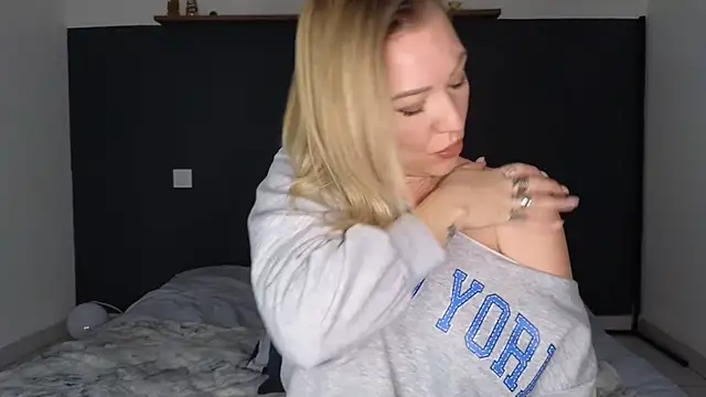 Sacha-xx online show from 01/12/26, 03:08