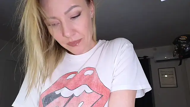 Sacha-xx online show from 01/14/26, 04:21