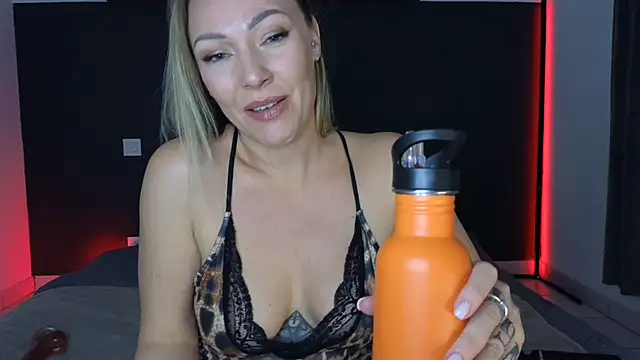 Sacha-xx online show from 12/18/25, 02:54