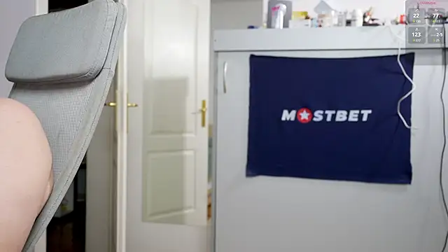 foxeslovefoxes online show from 12/08/24, 02:19