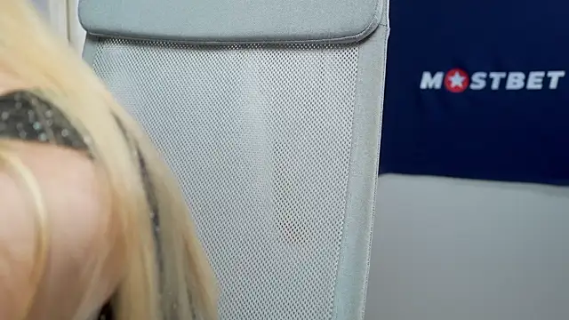 foxeslovefoxes online show from 12/30/24, 07:00