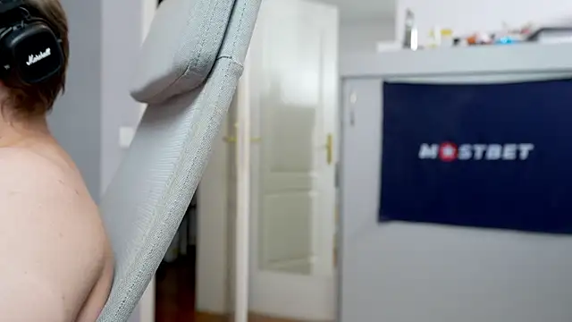 foxeslovefoxes online show from 12/13/24, 02:27