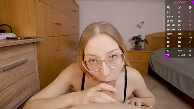 foxeslovefoxes online show from 04/05/26, 10:55