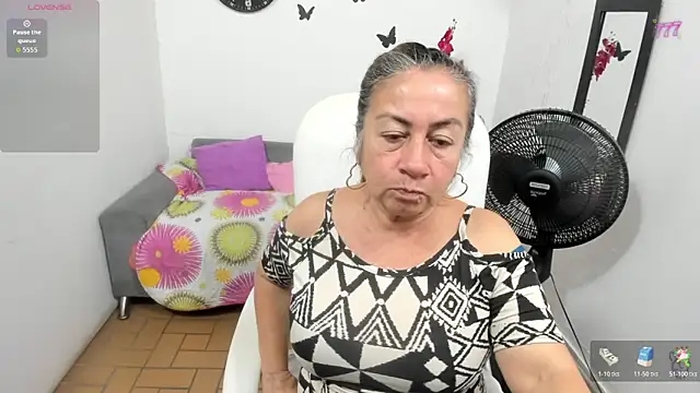 Snapshot of stepmother_105 chatting on 06/17/26, 05:45 stepmother 105 online show from 06/17/26, 05:45