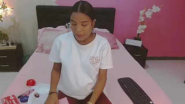 roxy cooper online show from 03/20/25, 12:00