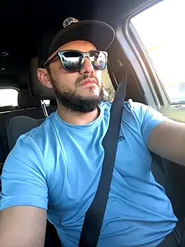 Snapshot of Ozzy420_ chatting on 11/21/25, 11:48 Ozzy420 online show from 11/21/25, 11:48