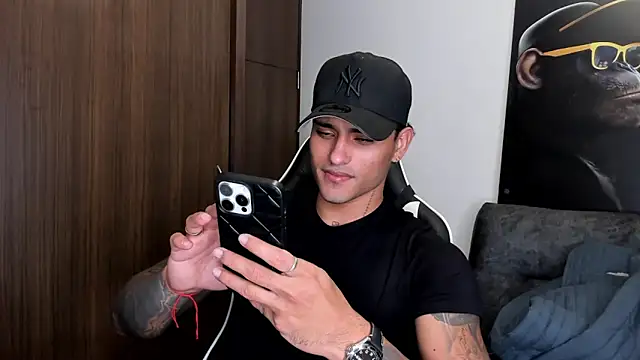 Snapshot of Alessandro_Vanni chatting on 03/19/25, 07:40 Alessandro Vanni online show from 03/19/25, 07:40