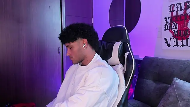 Alessandro Vanni online show from 04/18/26, 02:08