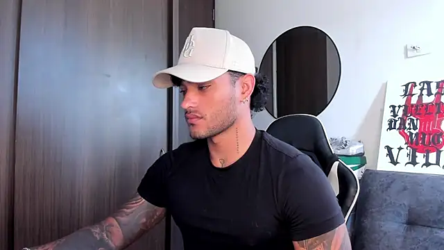 Snapshot of Alessandro_Vanni chatting on 09/26/25, 12:01 Alessandro Vanni online show from 09/26/25, 12:01