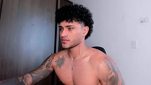 Snapshot of Alessandro_Vanni chatting on 02/04/25, 12:55 Alessandro Vanni online show from 02/04/25, 12:55